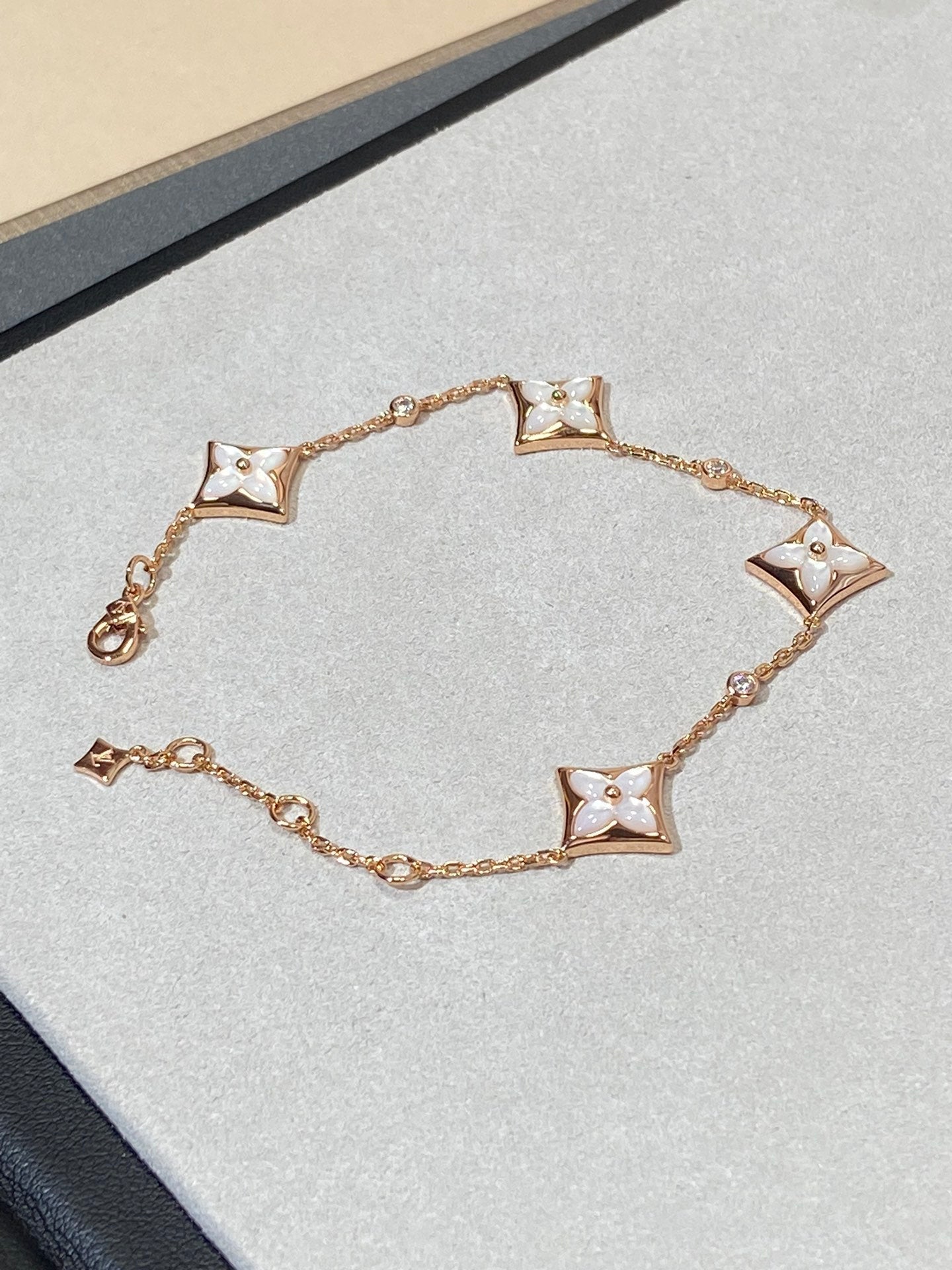 ¡®Moco¡¯STAR 4 MOTIF MOP DIAMOND PINK GOLD BRACELET
