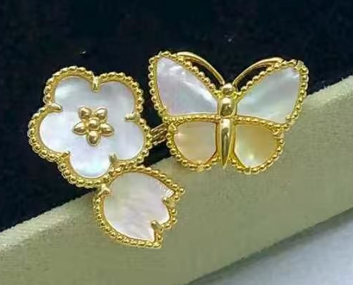 [Moco ] 26 NEW CLOVER LUCKY LIGHT YELLOW AND WHITE SET