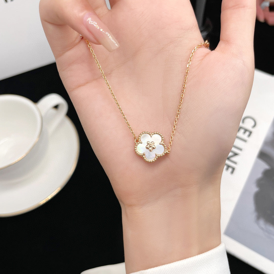 ¡®Moco¡¯LUCKY WHITE MOP PLUM BLOSSOM  BRACELET