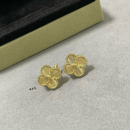 Miro クローバーミディアムスタッドピアス